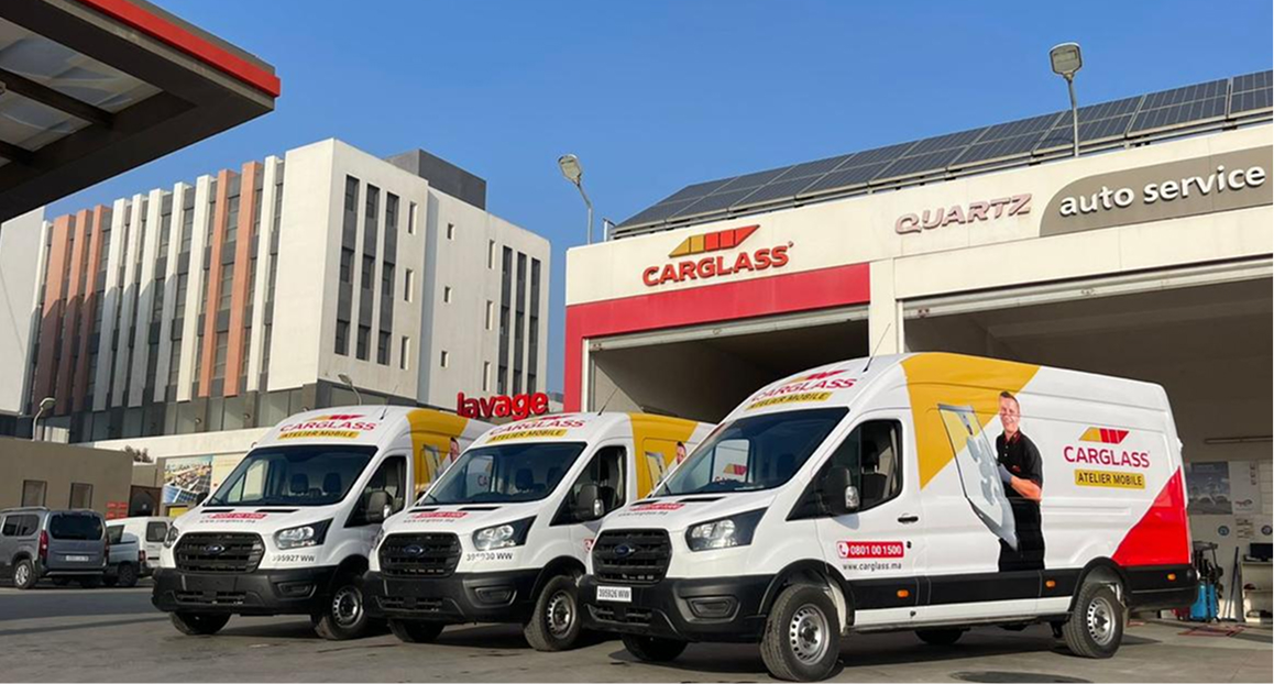 Unités mobiles Carglass devant un centre de service